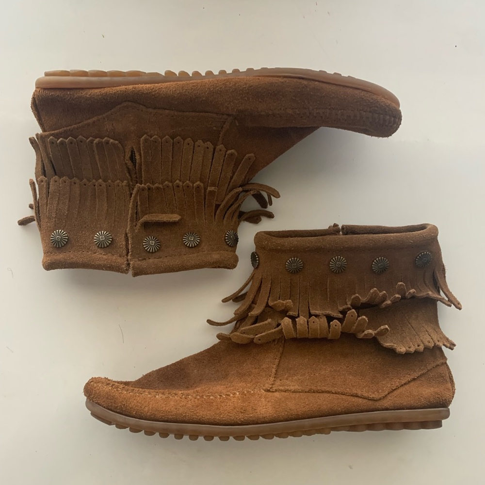 Womens Minnetonka ankle boot moccasins